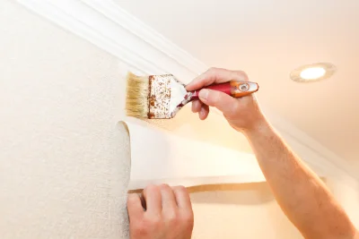 Pose de papier peint à Courtisols — revêtements muraux et toiles de verre